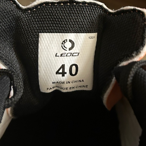 Leoci Lace Up Closed Toe Unisex Soccer Athletic Shoes - Picture 5 of 6